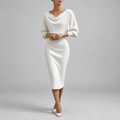 Avery | Midikleid mit Wasserfallausschnitt vor grauem Studiohintergrund