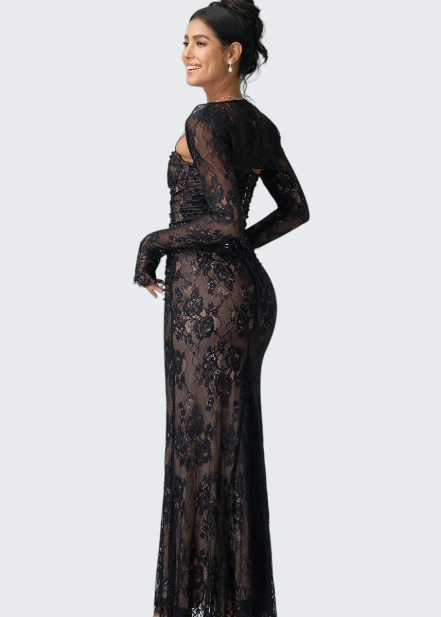 Carrie | Spitzenkleid mit eckigem Ausschnitt und transparenten Ärmeln