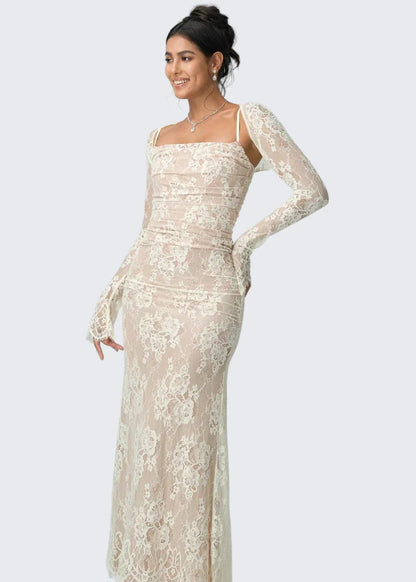 Carrie | Spitzenkleid mit eckigem Ausschnitt und transparenten Ärmeln